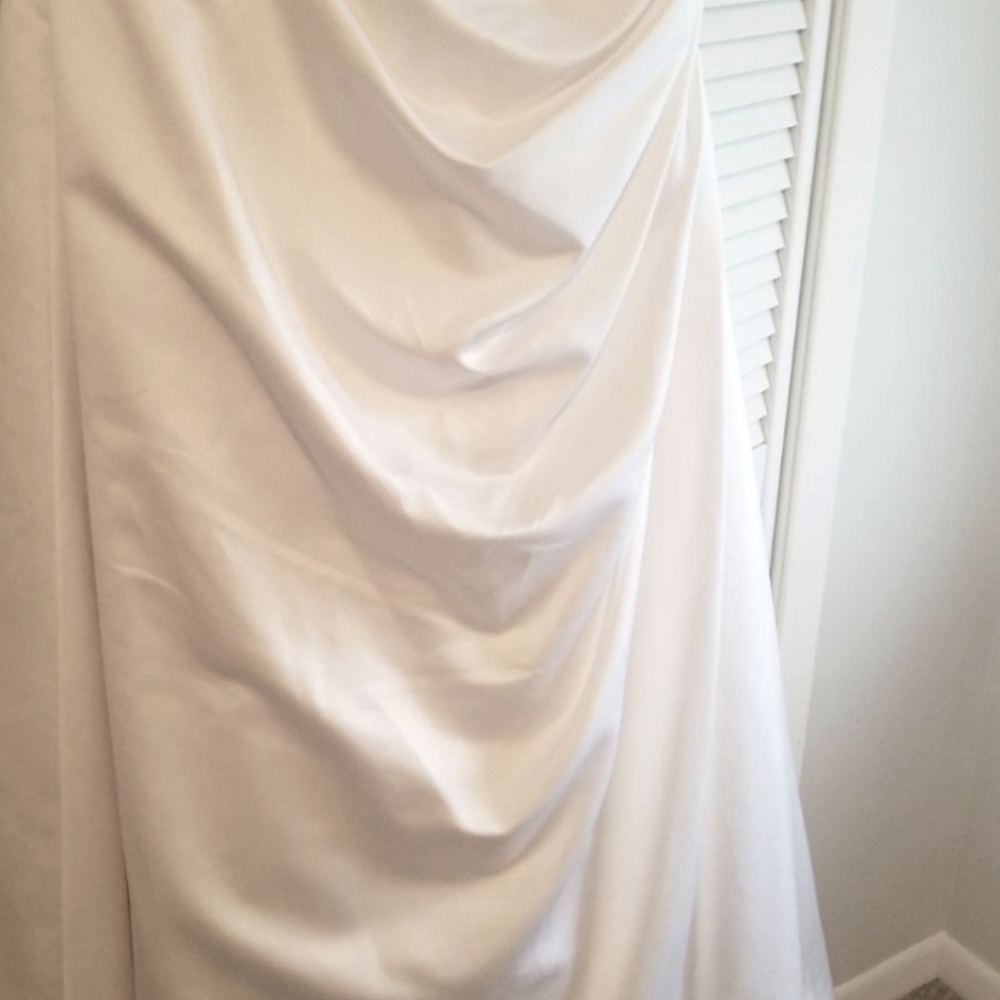 David's Bridal White Gown with Turquoise Accent - Picture 8 of 11